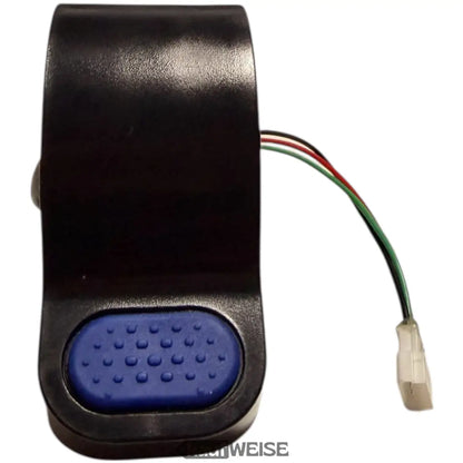 Schwarzer Xiaomi Mi3 Gashebel mit blauem Knopf und bunten Kabeln